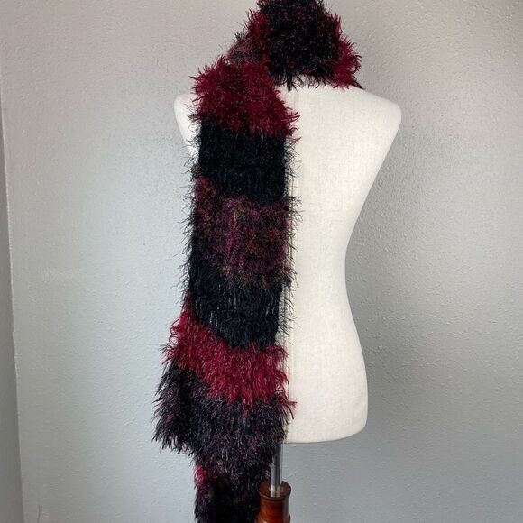 Red and Black Fabulous Scarf EUC - Picture 5 of 6